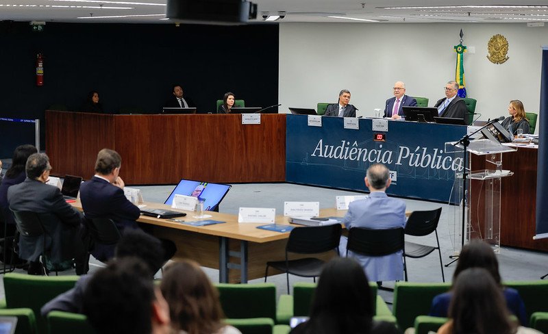 Disputa por fatia do Orçamento opõe Congresso e STF