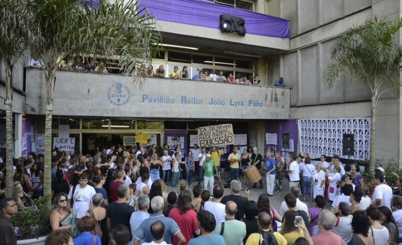 Evento na UERJ tem defesa do grupo terrorista Hamas