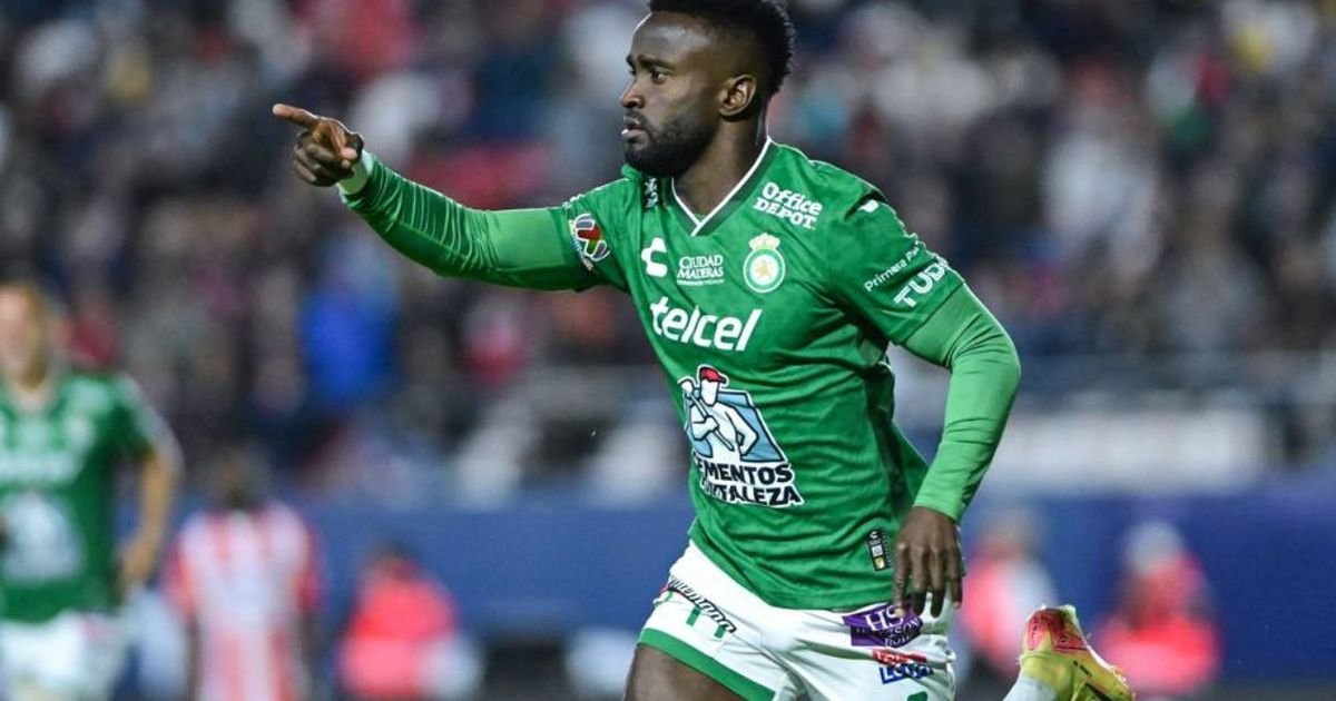 Athletico encaminha acerto com Stiven Mendoza, ex-Corinthians e Santos