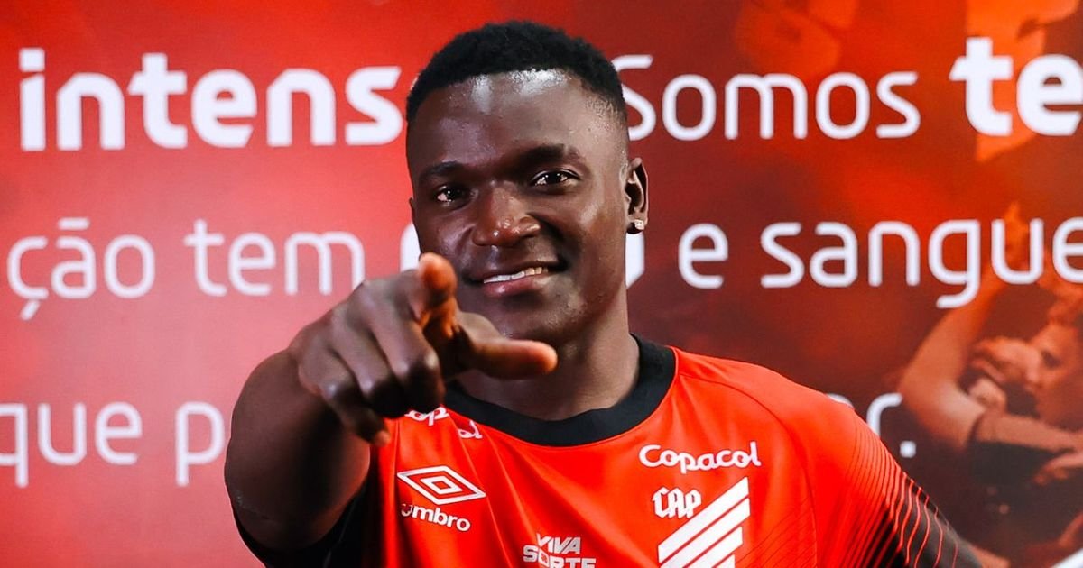 Athletico anuncia atacante Kevin Viveros com número 9 e apelido