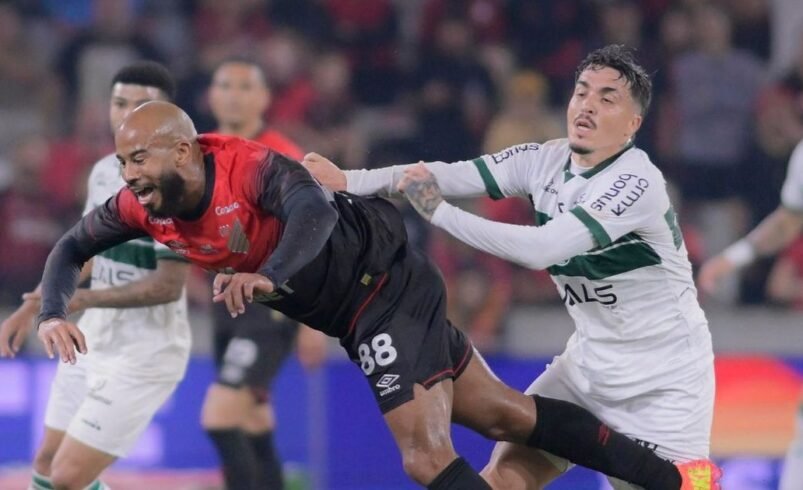 No Atletiba, Athletico dominou o Coritiba, mas desmoronou na Arena da Baixada