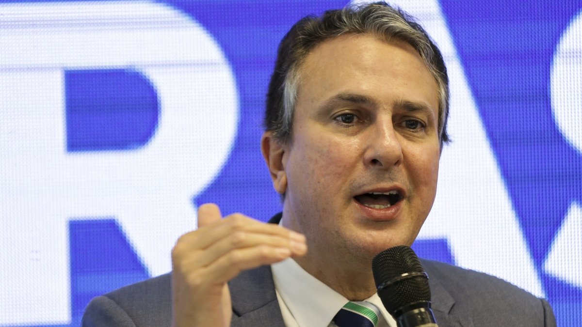 Ministro da Educação se junta a Lula contra corte de gastos na pasta