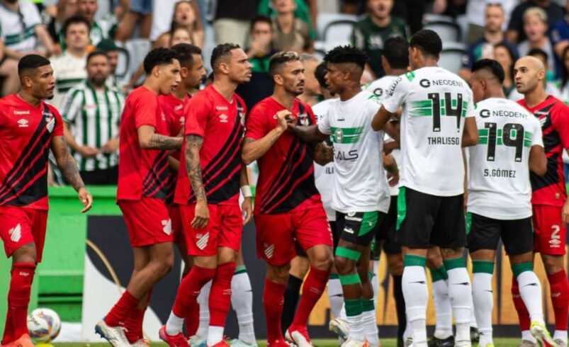Último clássico foi marcado por briga generalizada, racismo e pouco futebol