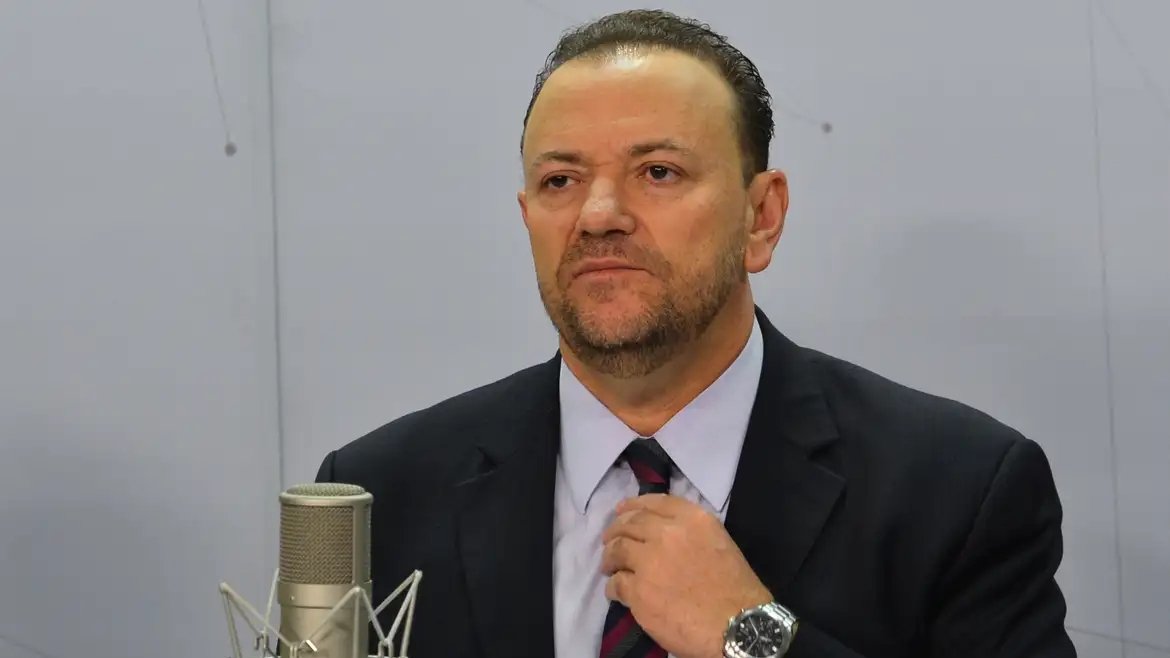 Candidato à presidência do PT reconhece que Lula pode perder base em 2026