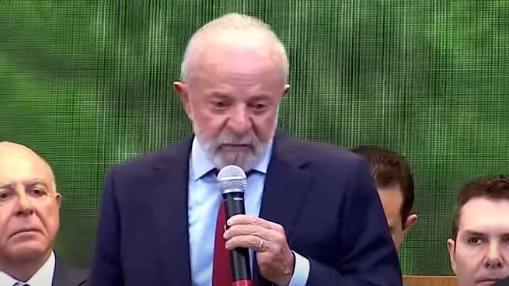 Lula ataca Trump e Bolsonaro por “interesses escusos” em seus governos